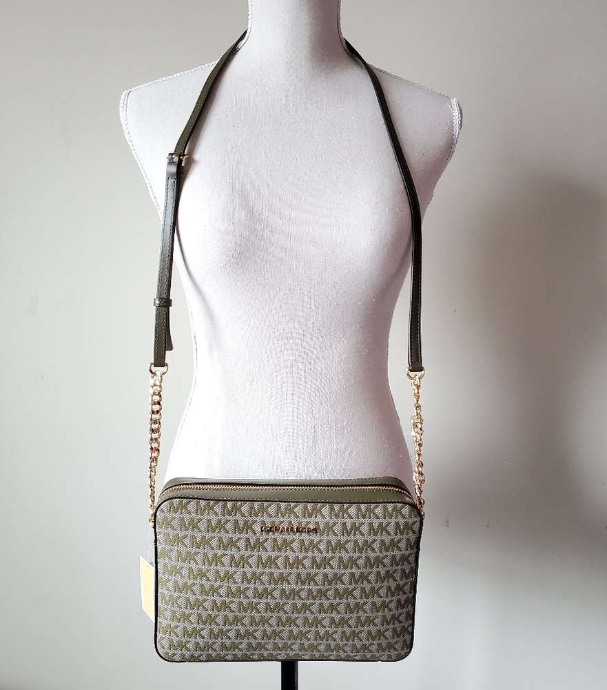 FREE 🛍🎁BEAUTIFUL MICHAEL KORS JET SET CROSSBODY - Picture 3 of 5